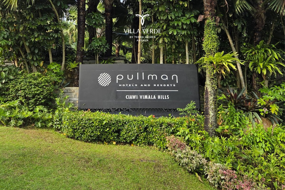 Estate entrance signage near Villa Verde