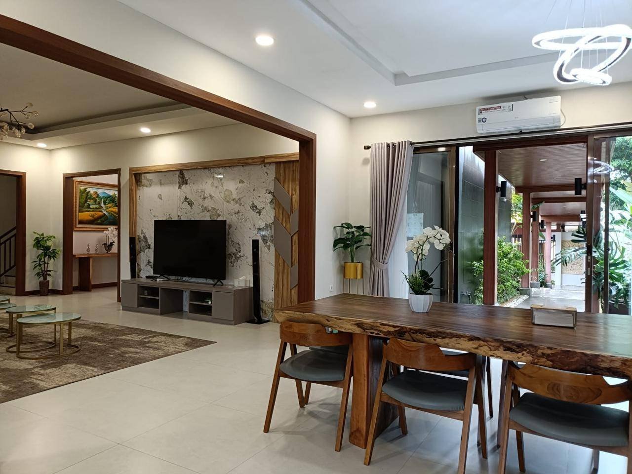 Warm, open living and dining spaces at Villa Verde